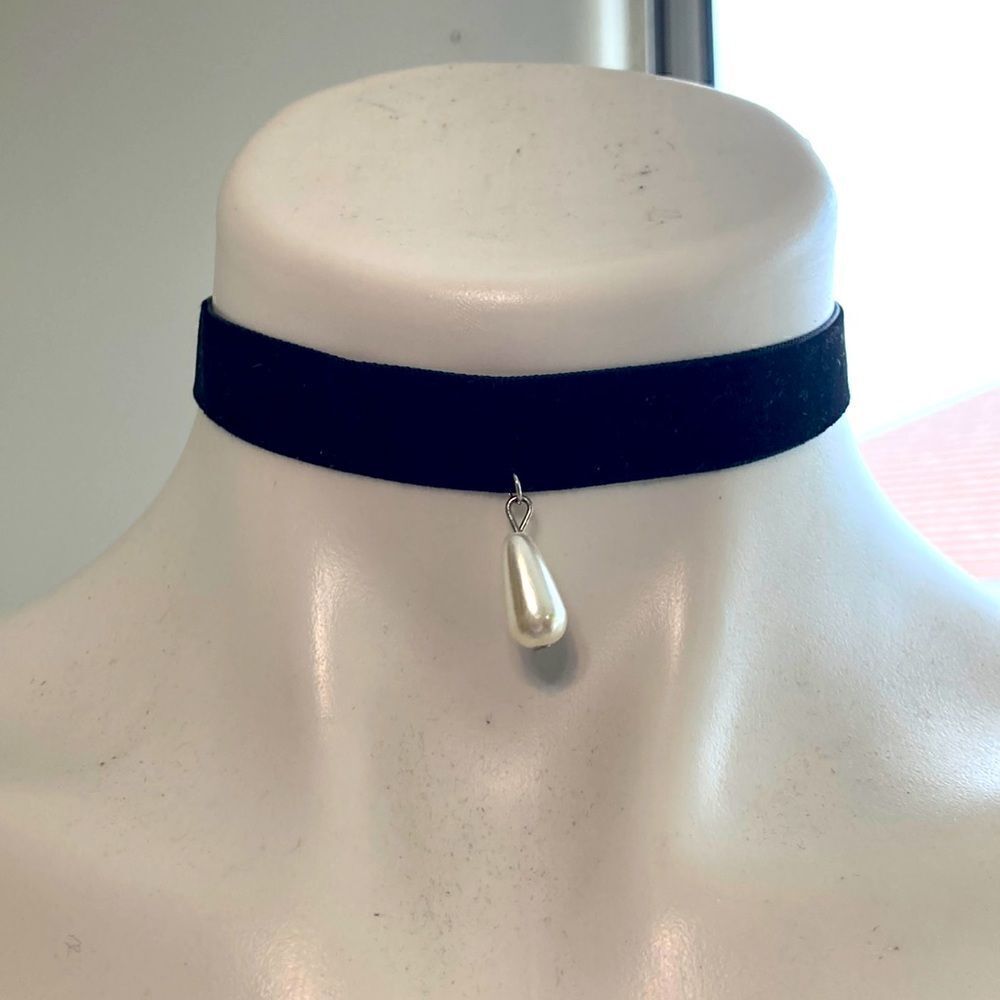 Choker necklace  